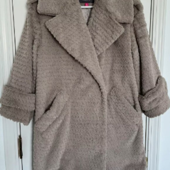 Vince Camuto Womens Faux Fur Coat - Picture 2 of 6